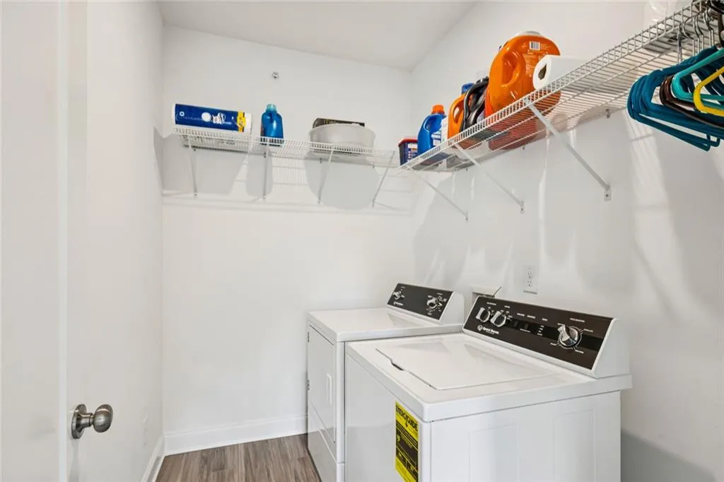 Sandy Springs, Georgia 30328, United States, 3 Bedrooms Bedrooms, ,4 BathroomsBathrooms,Residential,Active,204699