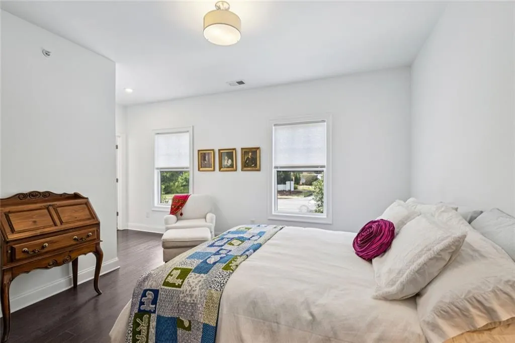 Sandy Springs, Georgia 30328, United States, 3 Bedrooms Bedrooms, ,4 BathroomsBathrooms,Residential,Active,204699