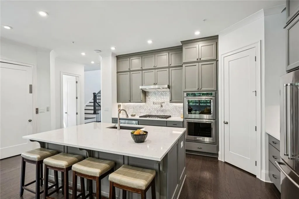 Sandy Springs, Georgia 30328, United States, 3 Bedrooms Bedrooms, ,4 BathroomsBathrooms,Residential,Active,204699