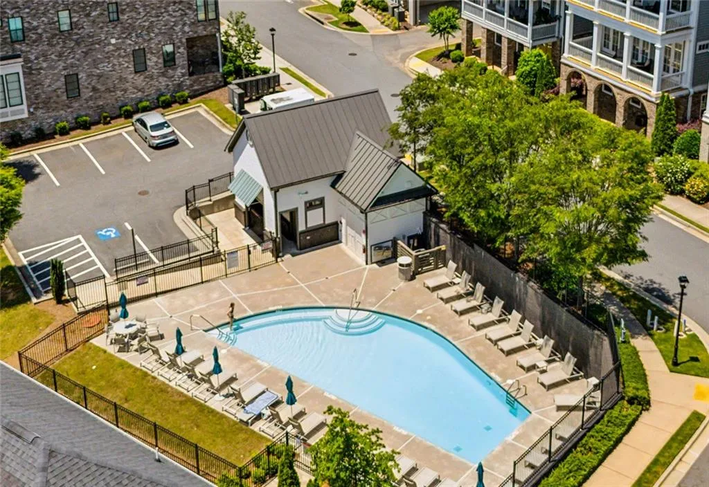 Sandy Springs, Georgia 30328, United States, 3 Bedrooms Bedrooms, ,4 BathroomsBathrooms,Residential,Active,204699