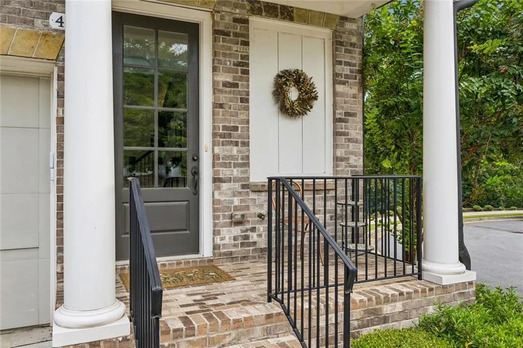 Sandy Springs, Georgia 30328, United States, 3 Bedrooms Bedrooms, ,4 BathroomsBathrooms,Residential,Active,204699