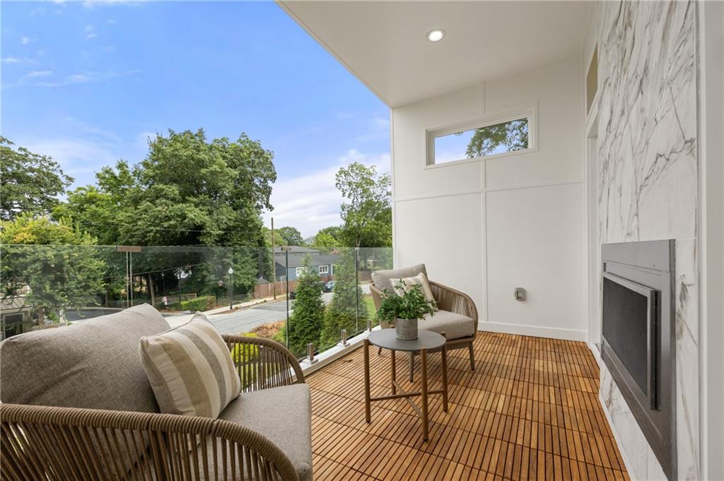 24 Hutchinson Street NE