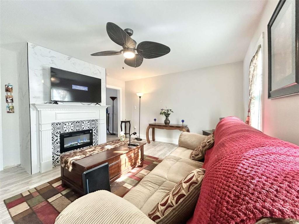 Move-in Ready! Fully furnished basement apartment with 2 spacious bedrooms and 1bathroom. Utilities and washer/dryer included, plus access to common areas. Flexible lease terms: 6 months, 1 year, or longer.