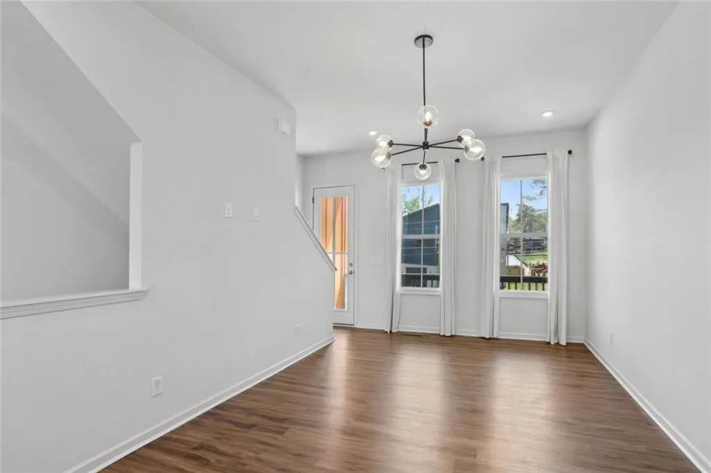 Atlanta, Georgia 30317, United States, 3 Bedrooms Bedrooms, ,3 BathroomsBathrooms,Residential,Pending,100791