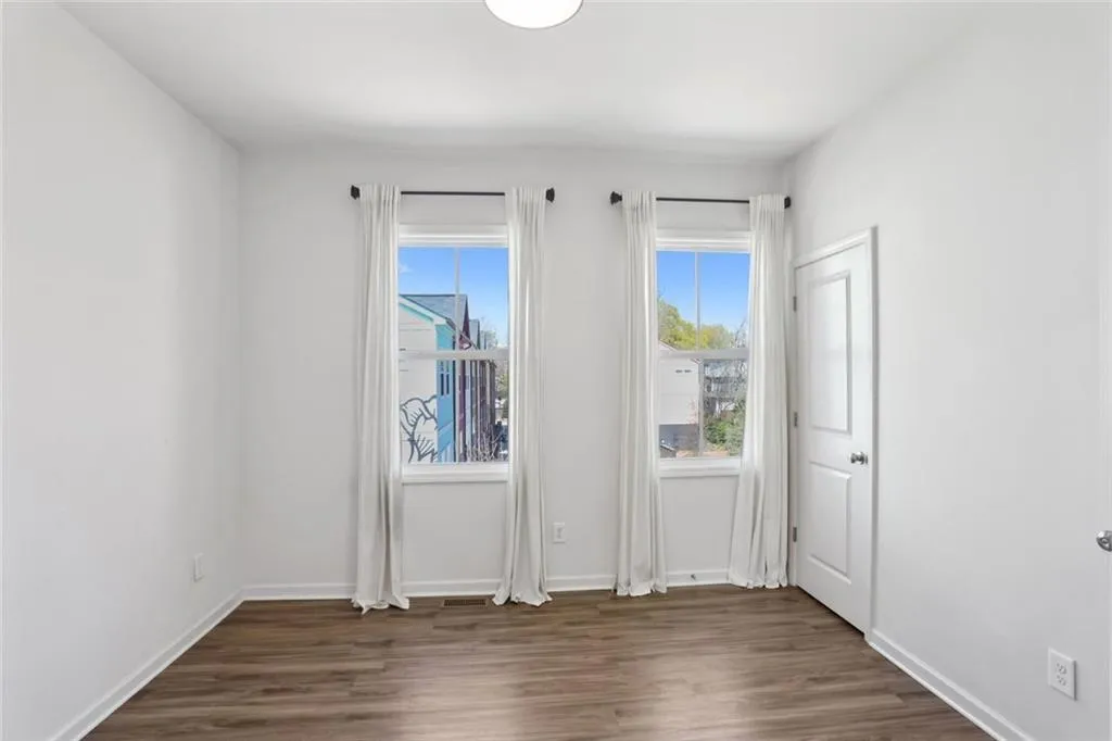 Atlanta, Georgia 30317, United States, 3 Bedrooms Bedrooms, ,3 BathroomsBathrooms,Residential,Pending,100791