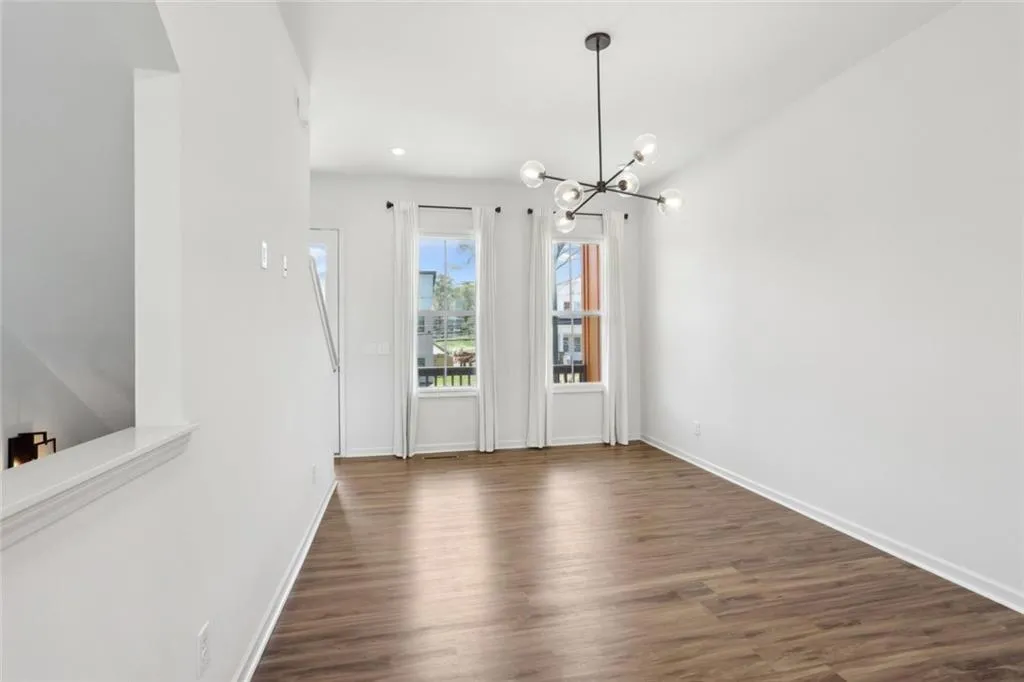 Atlanta, Georgia 30317, United States, 3 Bedrooms Bedrooms, ,3 BathroomsBathrooms,Residential,Pending,100791