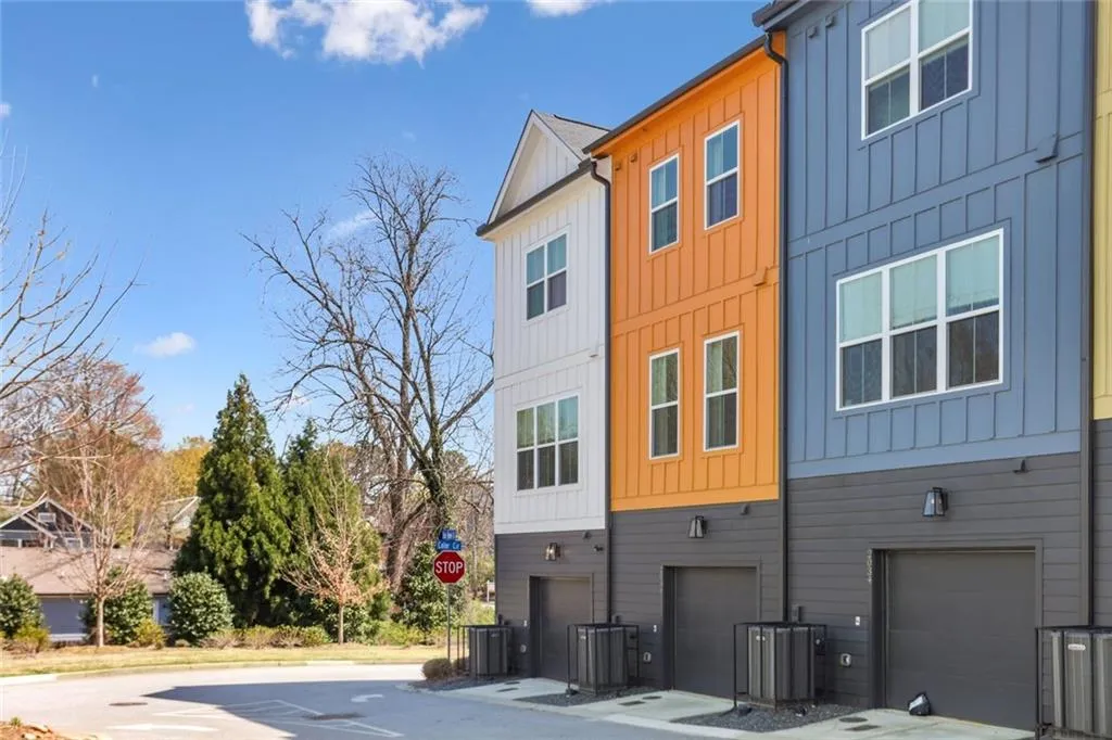 Atlanta, Georgia 30317, United States, 3 Bedrooms Bedrooms, ,3 BathroomsBathrooms,Residential,Pending,100791