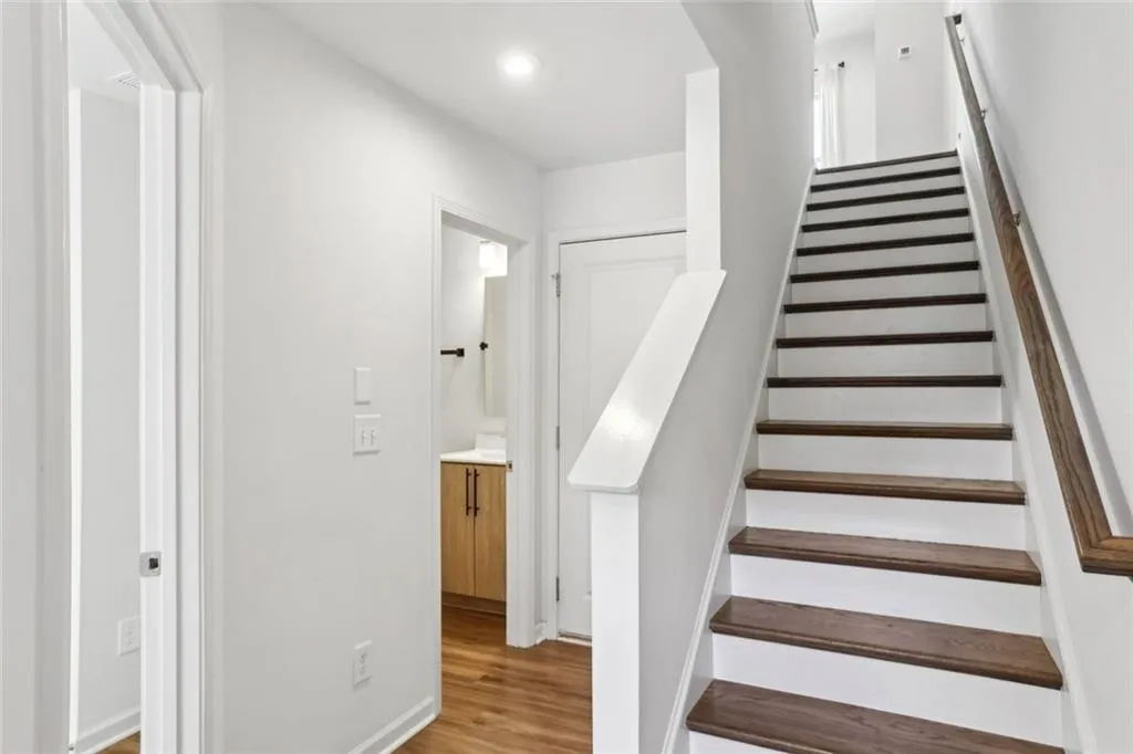 Atlanta, Georgia 30317, United States, 3 Bedrooms Bedrooms, ,3 BathroomsBathrooms,Residential,Pending,100791