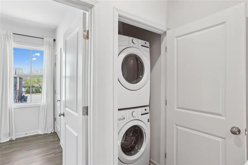 Atlanta, Georgia 30317, United States, 3 Bedrooms Bedrooms, ,3 BathroomsBathrooms,Residential,Pending,100791