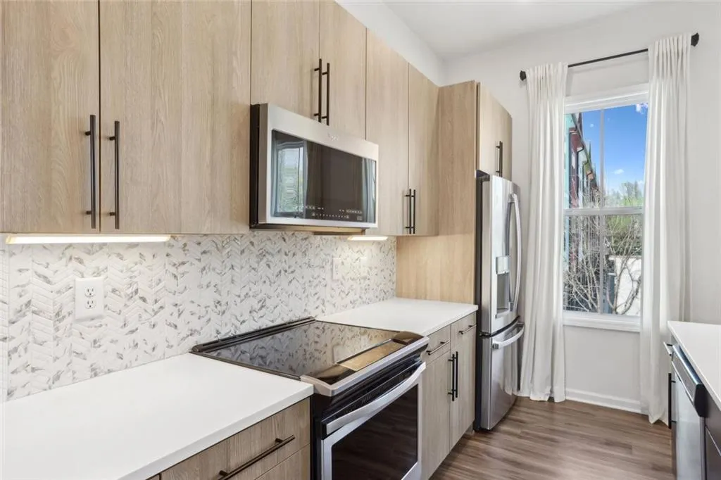 Atlanta, Georgia 30317, United States, 3 Bedrooms Bedrooms, ,3 BathroomsBathrooms,Residential,Pending,100791