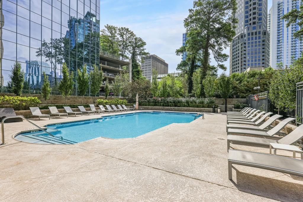 Paramount - Residential