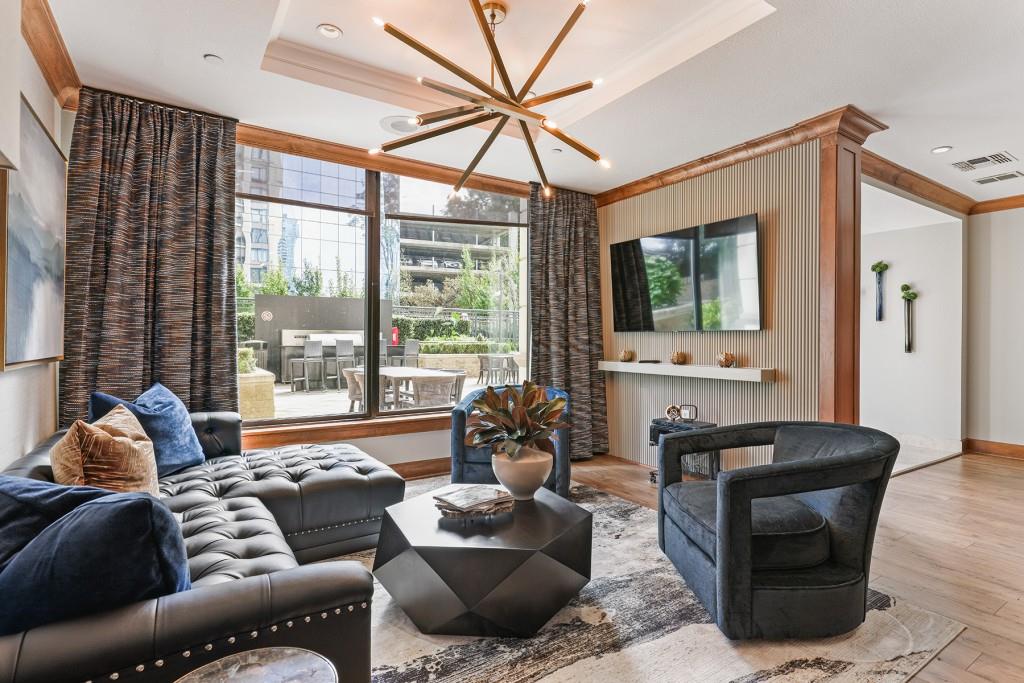 Paramount - Residential