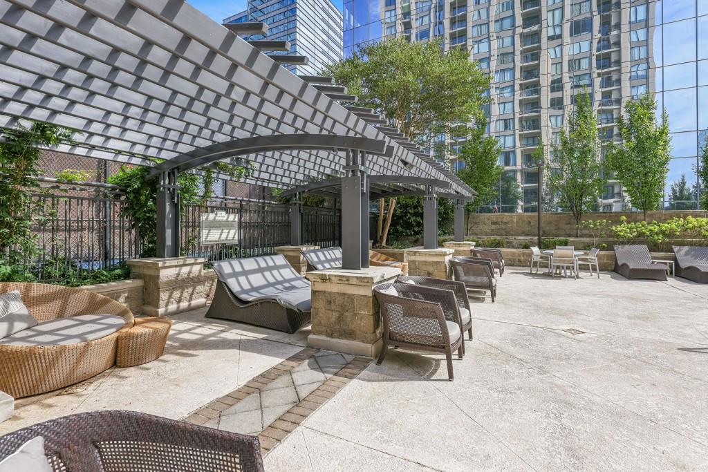Paramount - Residential