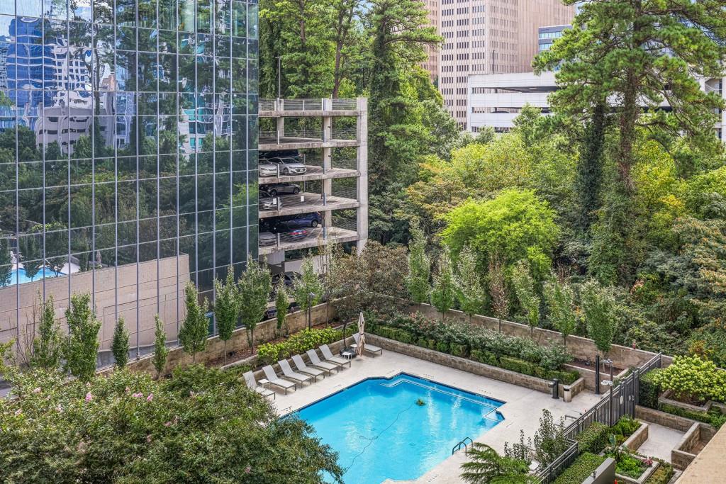 Paramount - Residential