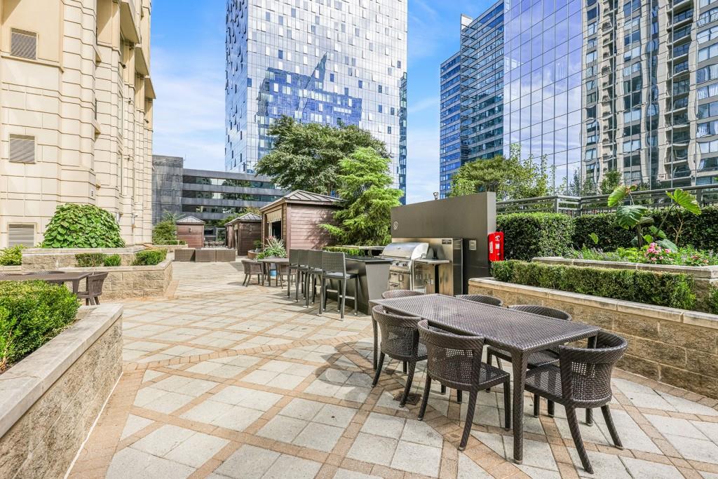 Paramount - Residential
