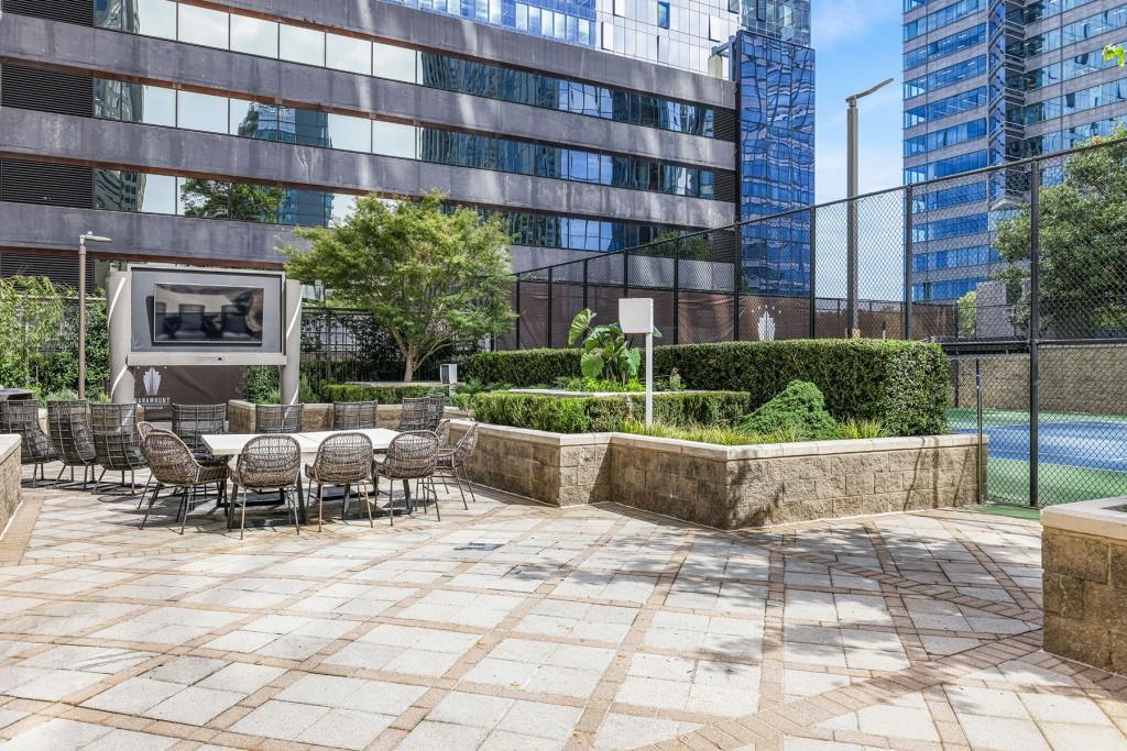 Paramount - Residential