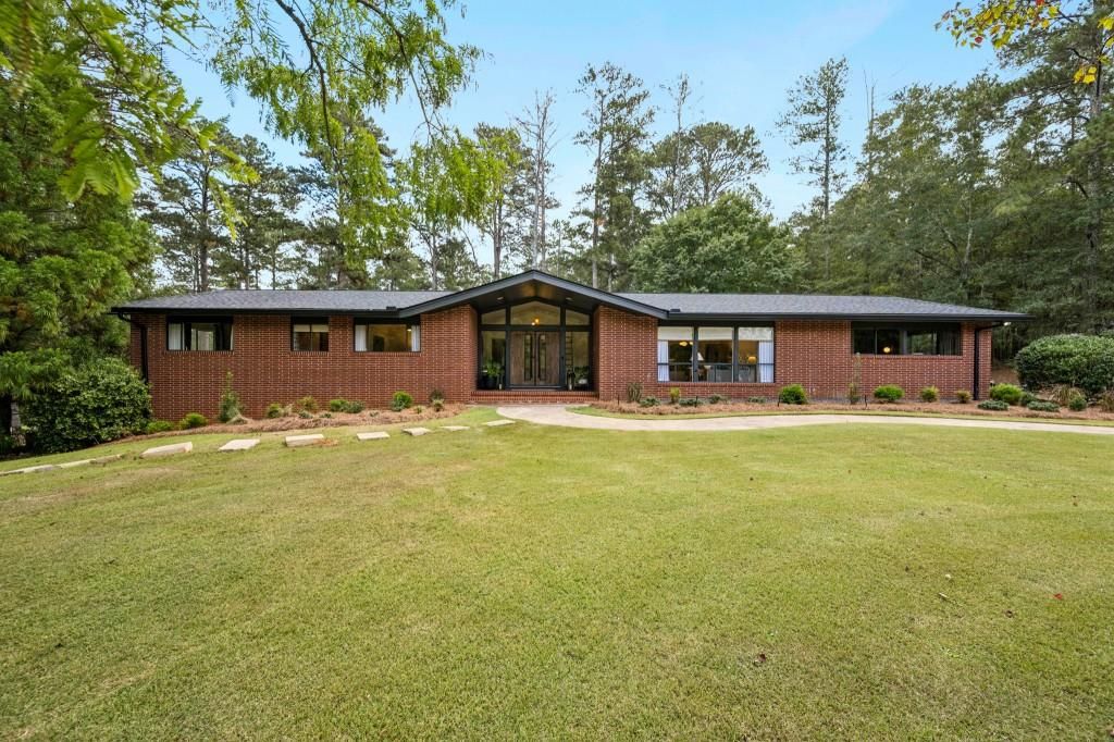 Photo of 334 Luther Bailey Road, Senoia, GA 30276 (MLS # 7704588)