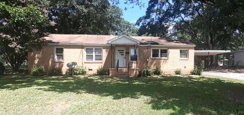 Homes For Sale - 1020 Hickory Drive<br/> Elbert County, Elberton, GA 30635