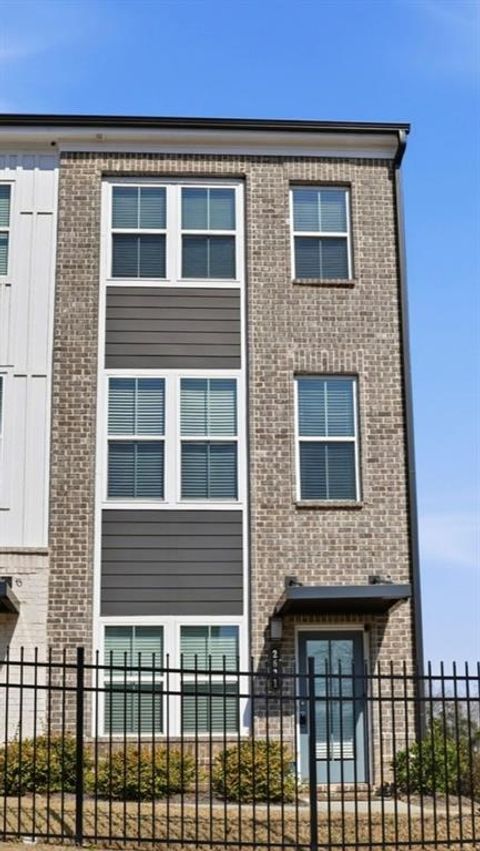 2631 Creekside Drive NW Atlanta GA 30318