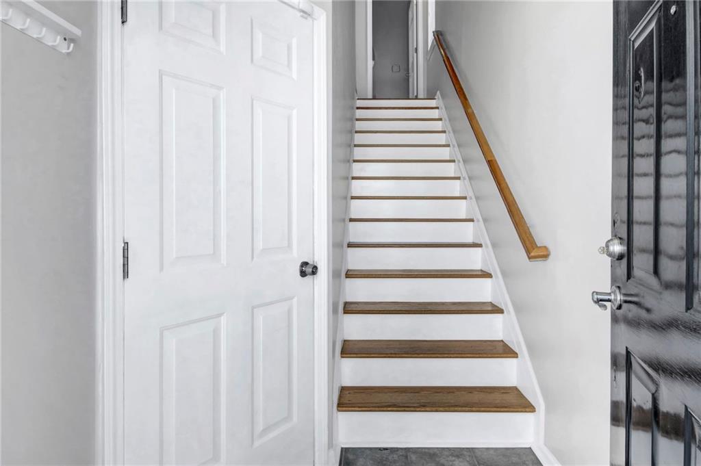 564 Fraser Street SE