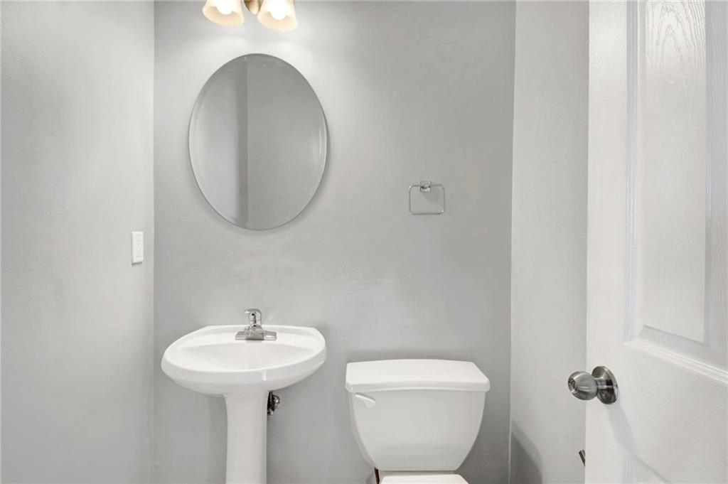 564 Fraser Street SE