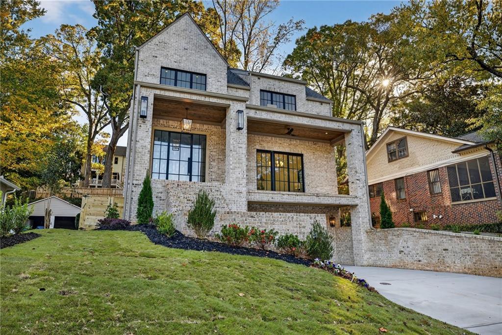 991 Courtenay Drive NE