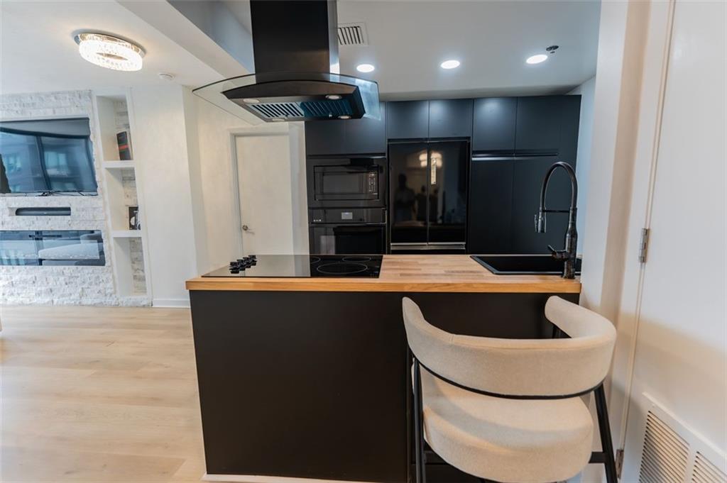 1280 W Peachtree St NW 2912