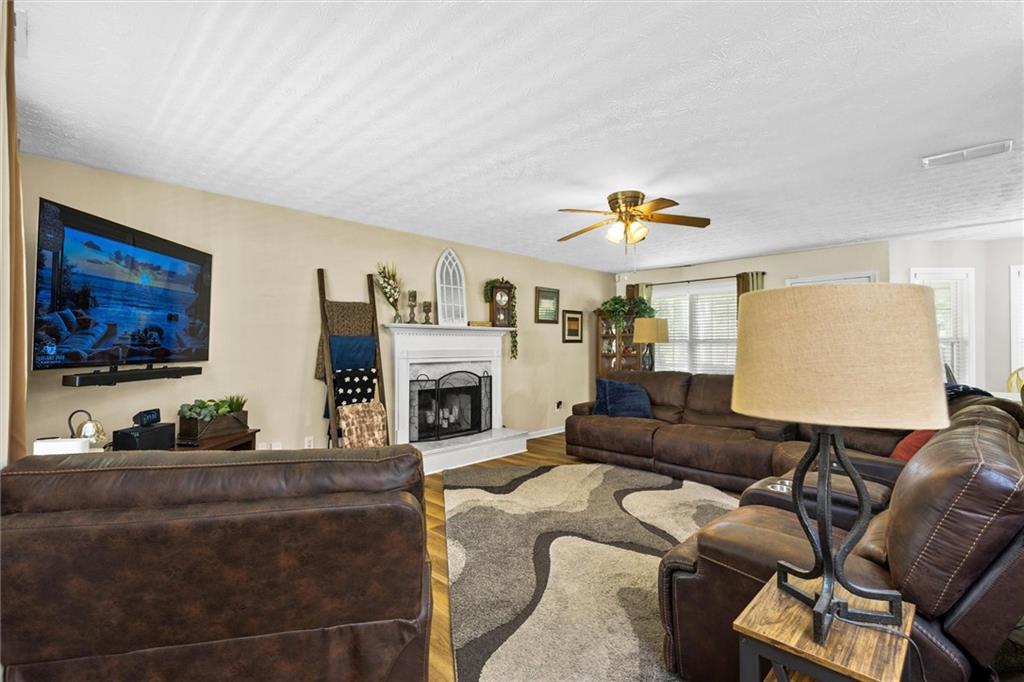 1660 Burnt Oak Way
