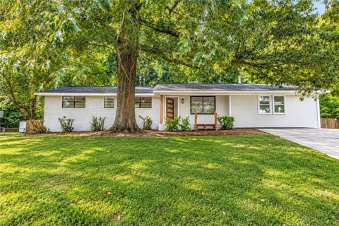 Homes For Sale - 6065 Yucca Drive<br/> Douglas County, Douglasville, GA 30135