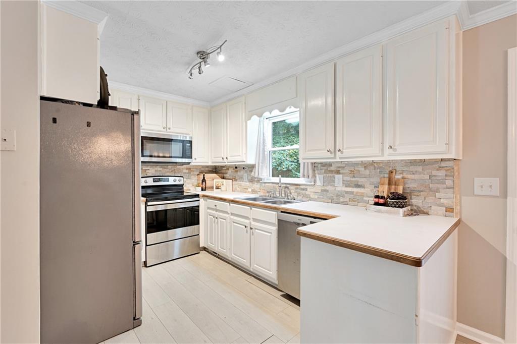 Lanier Country Club Estates - Residential