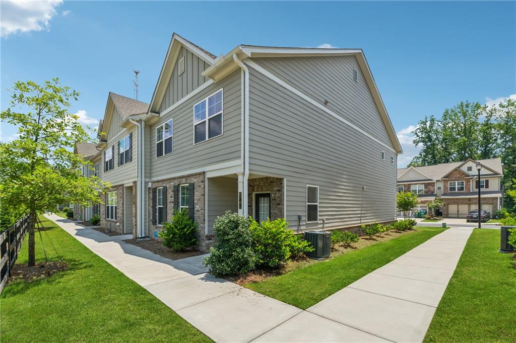 Move in ready almost like new 3Bed/2.5Bath and 2 car garages townhomes. Convenient located at Peachtree Corners, Minutes' drive to 141 and I-285. stylish SPC vinyl plank floor throughout first floor, 42" soft close Espresso cabinets, Granite countertops and sleek tile backsplash in Kitchen. Tile flooring in master and secondary baths, Oversized master bedroom, master bath with dual granite vanities and separate his/hers walk in closets. Stained oak treads with white risers and iron spindles staircase leads to open loft area which is perfect for entertaining or extra office space. The abundance of windows bathes the entire space in natural sunlight, creating a bright and inviting atmosphere. Small pets (<20 lbs) by approval with non-refundable pet fee. Washer and Dryer included. Available Immediately