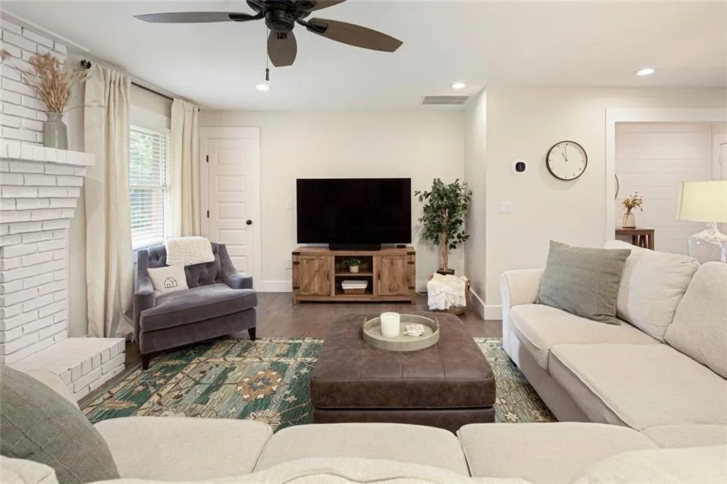 Smyrna, Georgia 30082, United States, 3 Bedrooms Bedrooms, ,3 BathroomsBathrooms,Residential,Active,197442