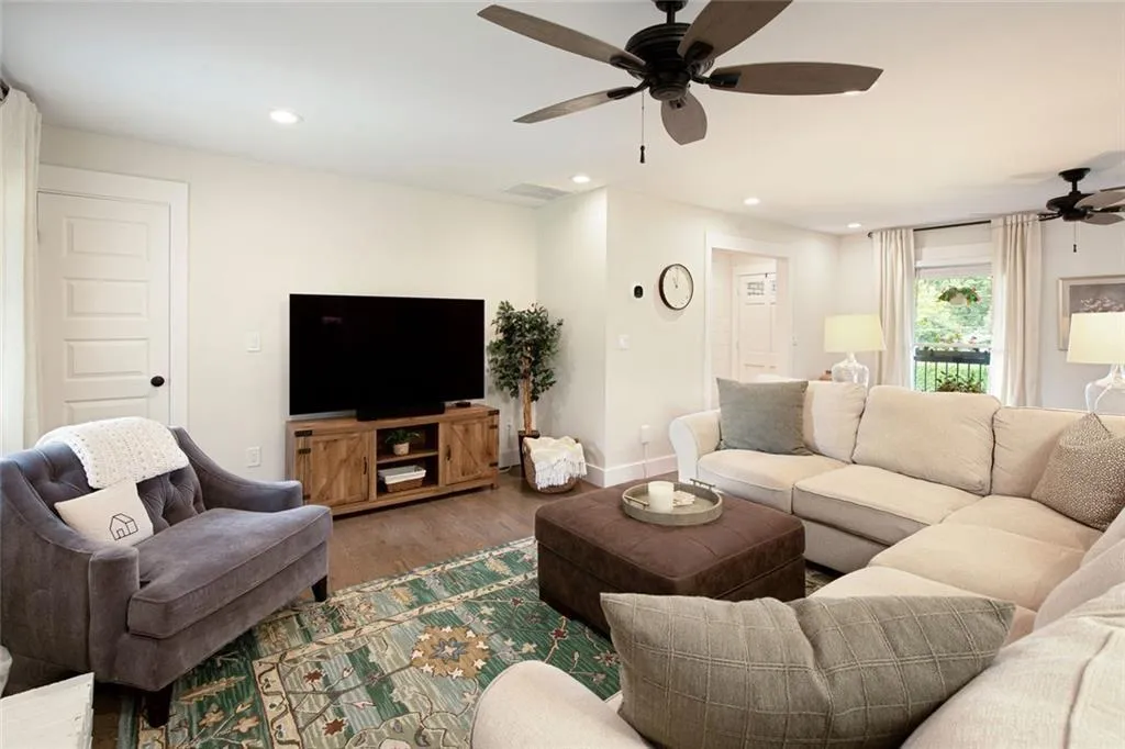 Smyrna, Georgia 30082, United States, 3 Bedrooms Bedrooms, ,3 BathroomsBathrooms,Residential,Active,197442