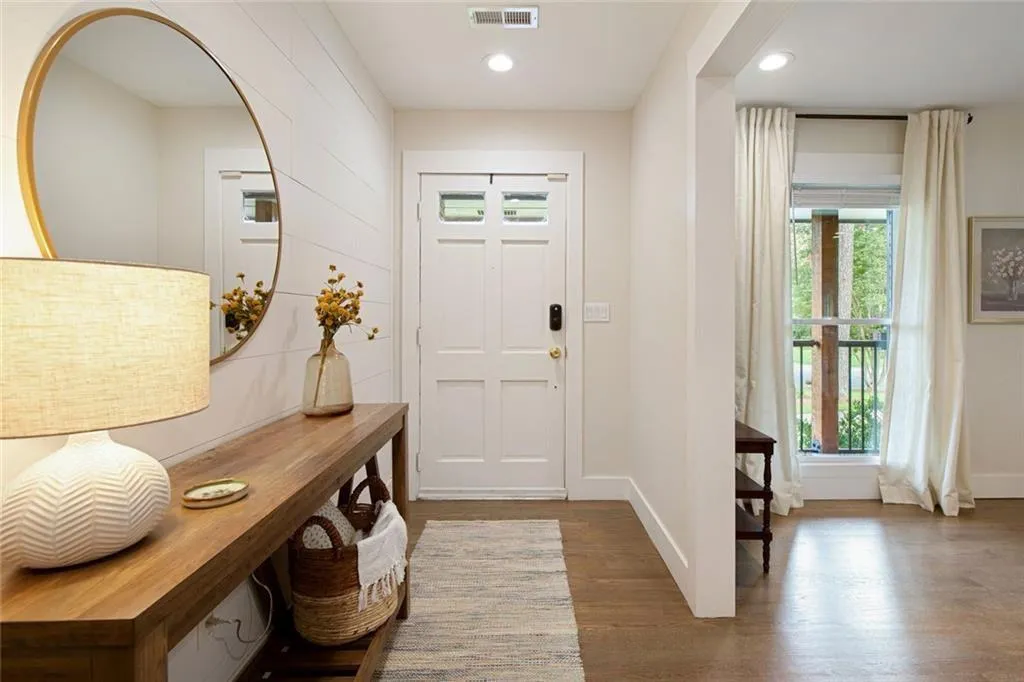 Smyrna, Georgia 30082, United States, 3 Bedrooms Bedrooms, ,3 BathroomsBathrooms,Residential,Active,197442