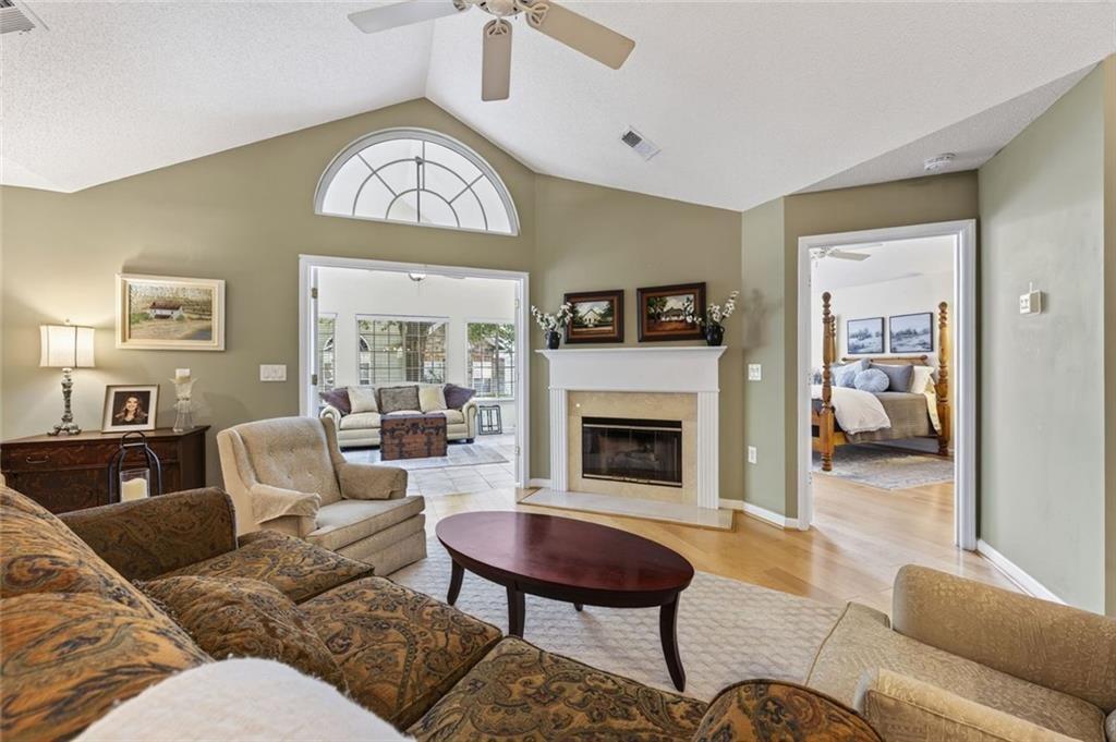 2943 Oakside Circle