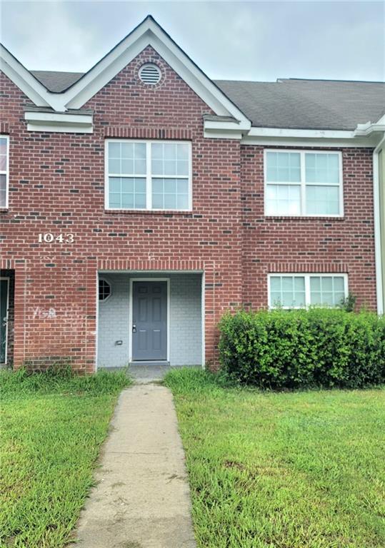 Location, Location!! Fantastic opportunity to rent a spacious 4-bedroom and 2 full bathroom townhouse with an affordable rent. Laminate Floor Throughout the Unit, Plenty of Natural Light. Freshly painted. All kitchen appliances included. Excellent location. Near downtown Monroe, close to schools, groceries, restaurants, shops, hospital and other businesses. Come and check this wonderful opportunity!!