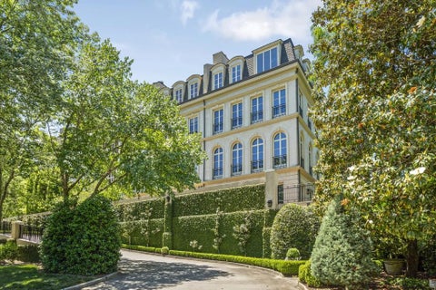 Townhouse For Sale - 2288 Peachtree Road #13<br/> Atlanta, GA 30309