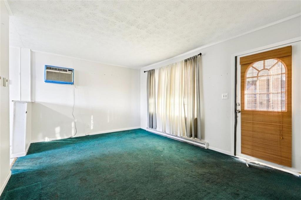 605 Robert E Lee Parkway