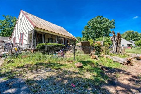 Homes For Sale - 27 E Kimble Street<br/> Newnan, GA 30263