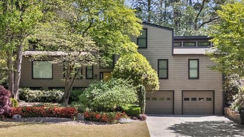 Photo of 2420 Castle Lane NE, Marietta, GA 30062 (MLS # 7754899)