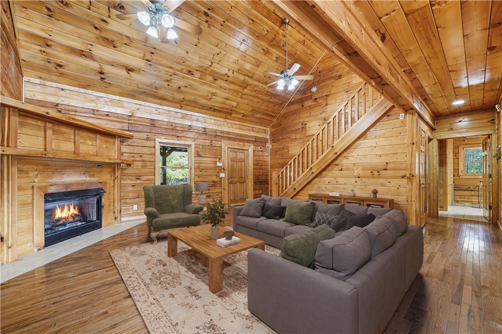 1384 Crystal Lane NE