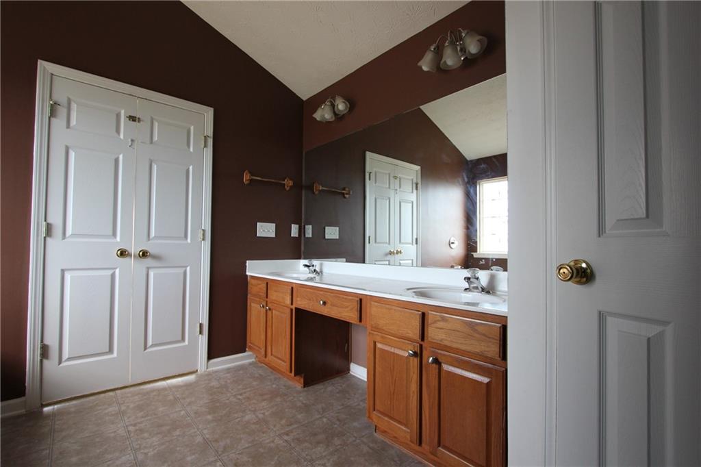 838 Roxholly Lane, Buford, Georgia image 48