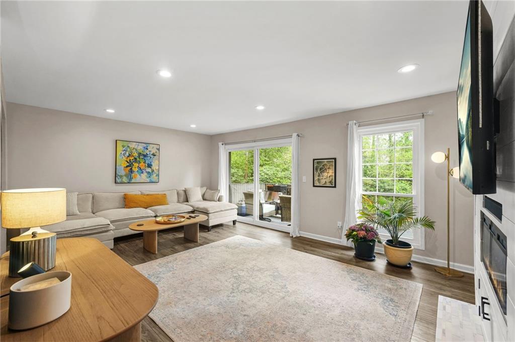 6851 Roswell Road Road F30