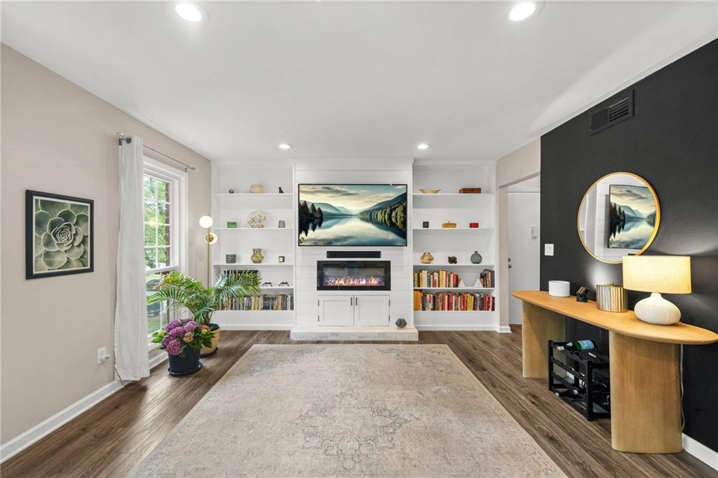 6851 Roswell Road Road F30