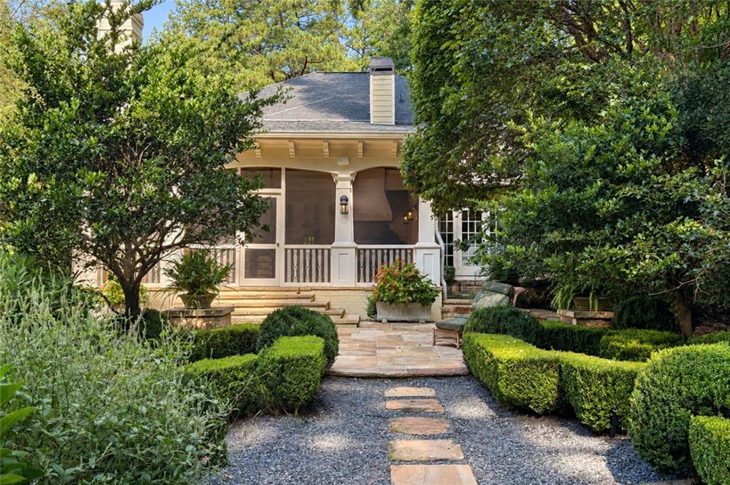 707 Darlington Road NE