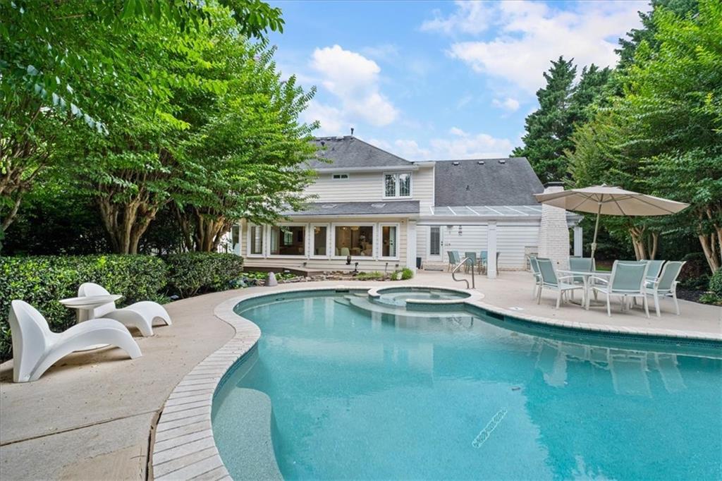 425 Red Jacket Way
