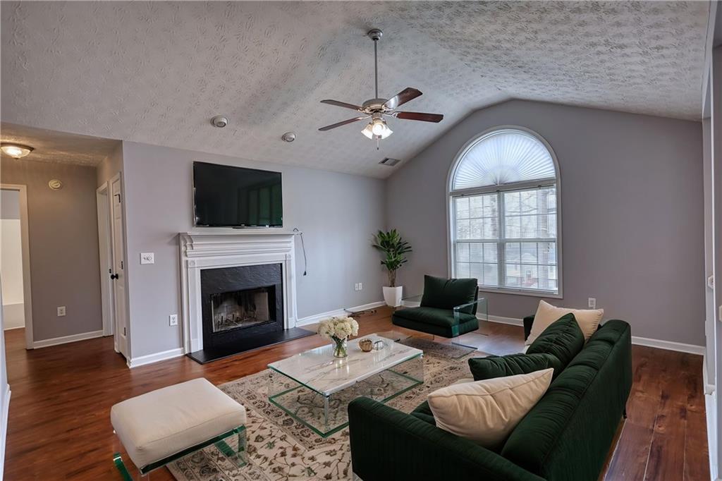 1006 English Oak Lane