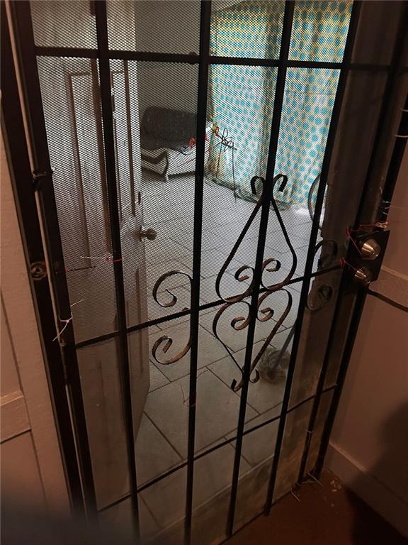 Investor special! 3-bedroom, 2-bath condo in need of complete renovation. Priced below market—ideal for a flip or long-term rental investment."