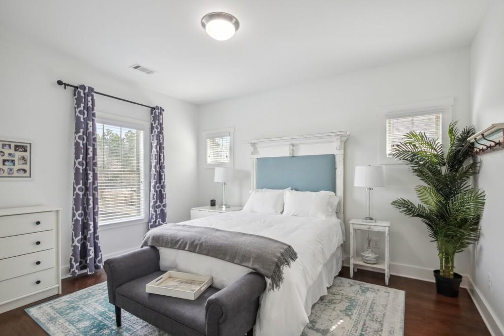 East Avenue Cottages - Residential Lease