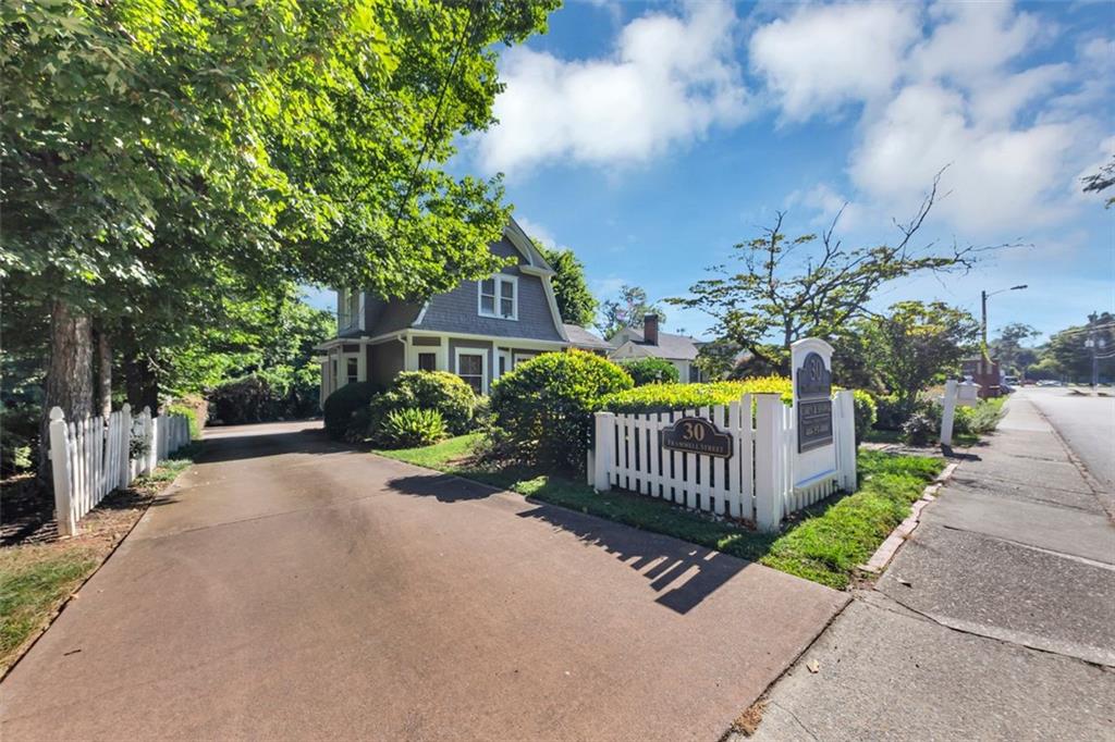 30 TRAMMELL Street SW